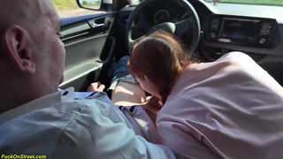 Рыжулька решила сэкономить и дала в жопу водителю Яндекс.Такси